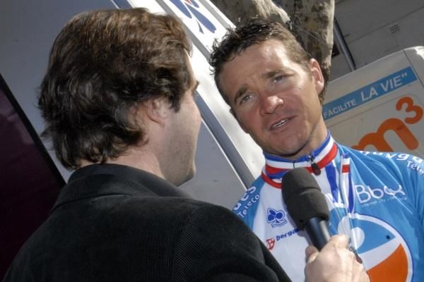 Thomas Voeckler (Bbox Bouygues Telecom) has a word with the press.