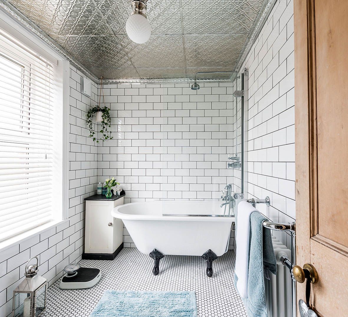 How To Pick The Right Size Tiles For A Small Bathroom 