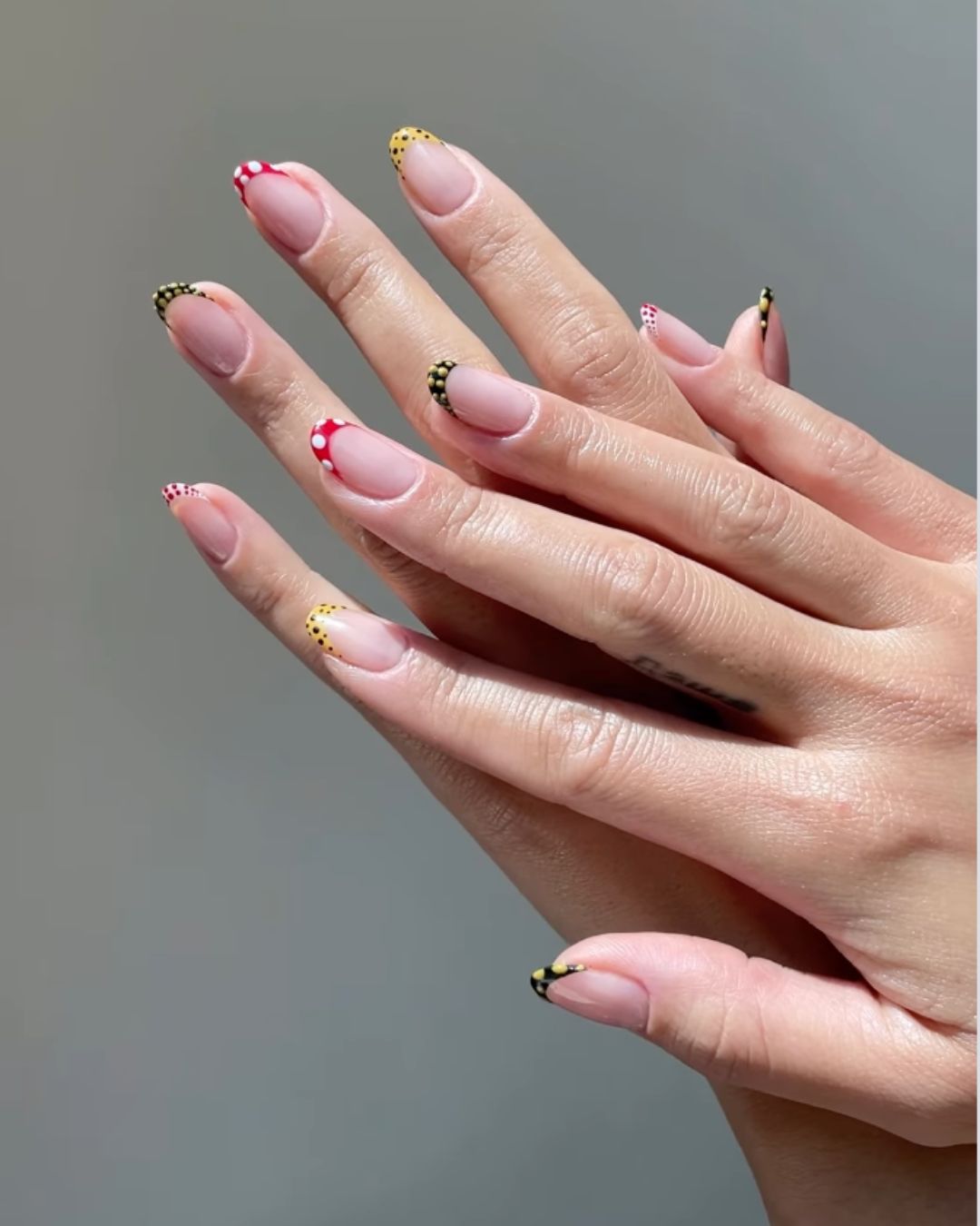 Alternating polka dot tips.