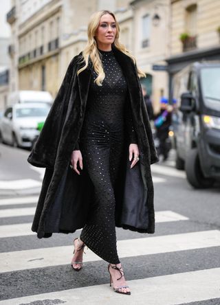 French street style - woman wearing a black outfit