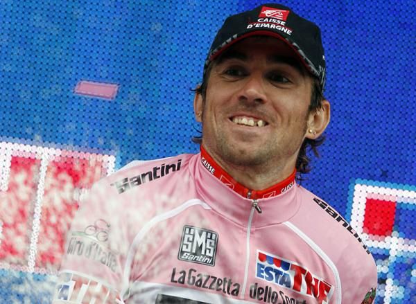 David Arroyo (Caisse d'Epargne) remains in the pink jersey for another day.