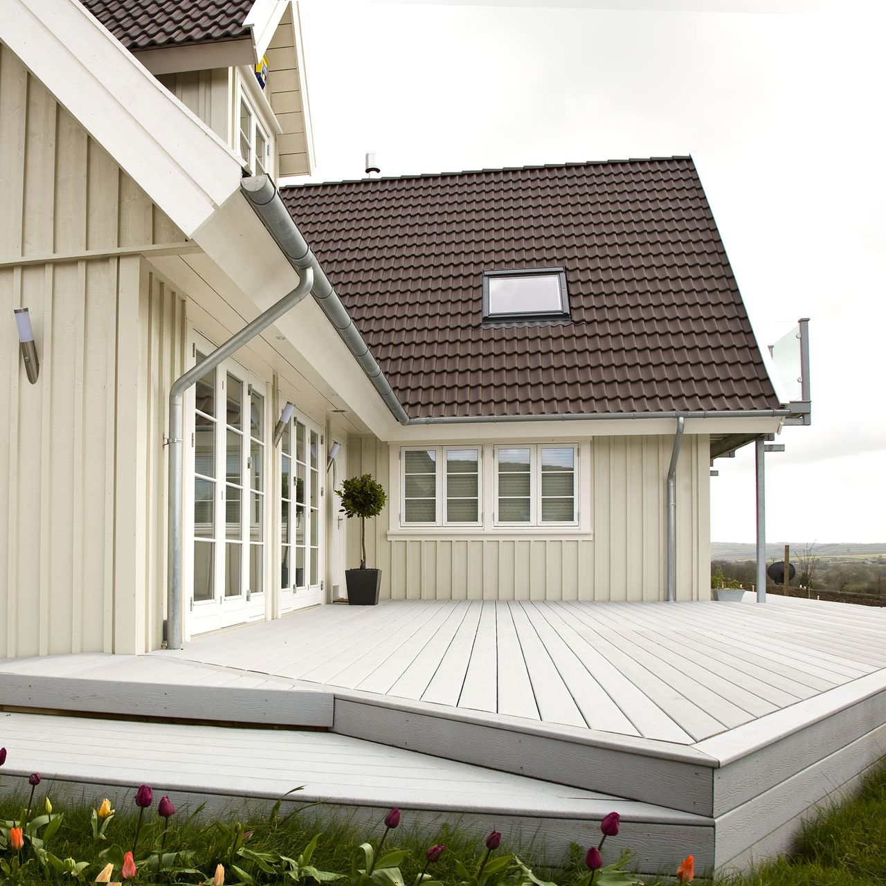 How to paint decking stepbystep on how to get a seamless finish