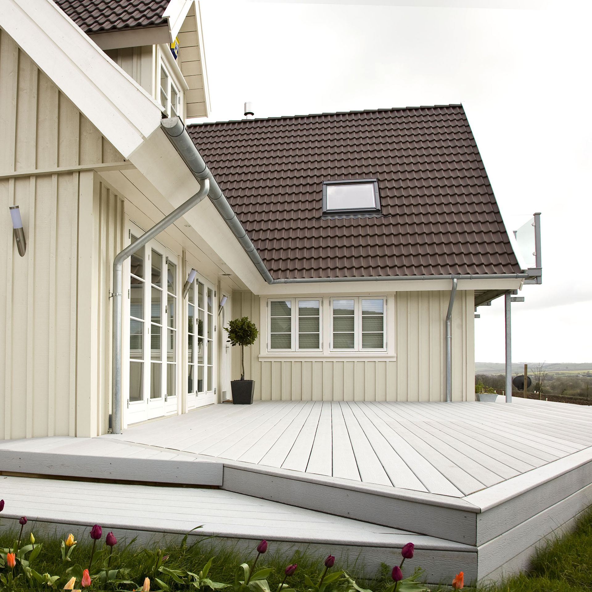 How to paint decking stepbystep on how to get a seamless finish