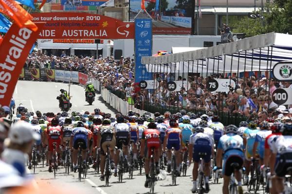 The race tail goes through the start finish straight in the opening laps.