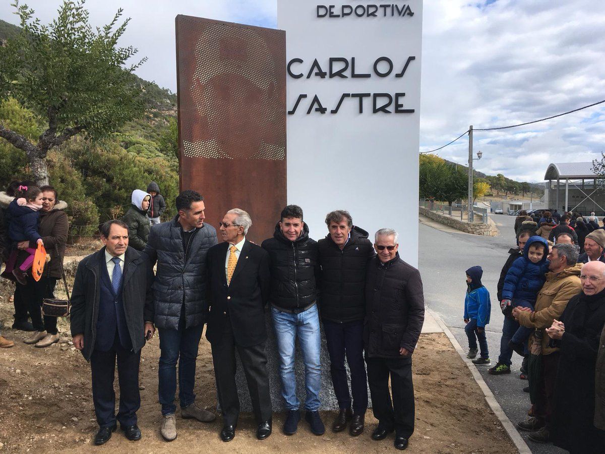 Carlos Sastre outside the renamed El Barraco sports complex