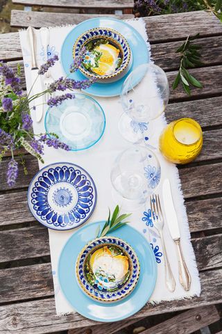 Christie Brinkley-style plates with detailing outside