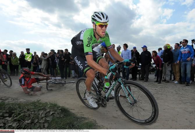 Lars Boom (Belkin) on the pave avoiding a crash just behind him