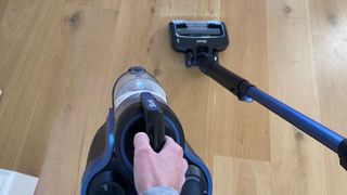 Shark Anti Hair Wrap Cordless Upright Vacuum Cleaner with Powered Lift-Away ICZ160UKC held