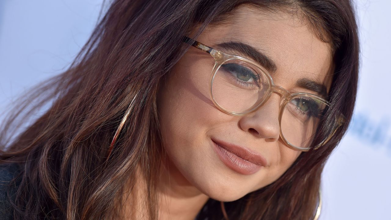 Sarah hyland with glasses
