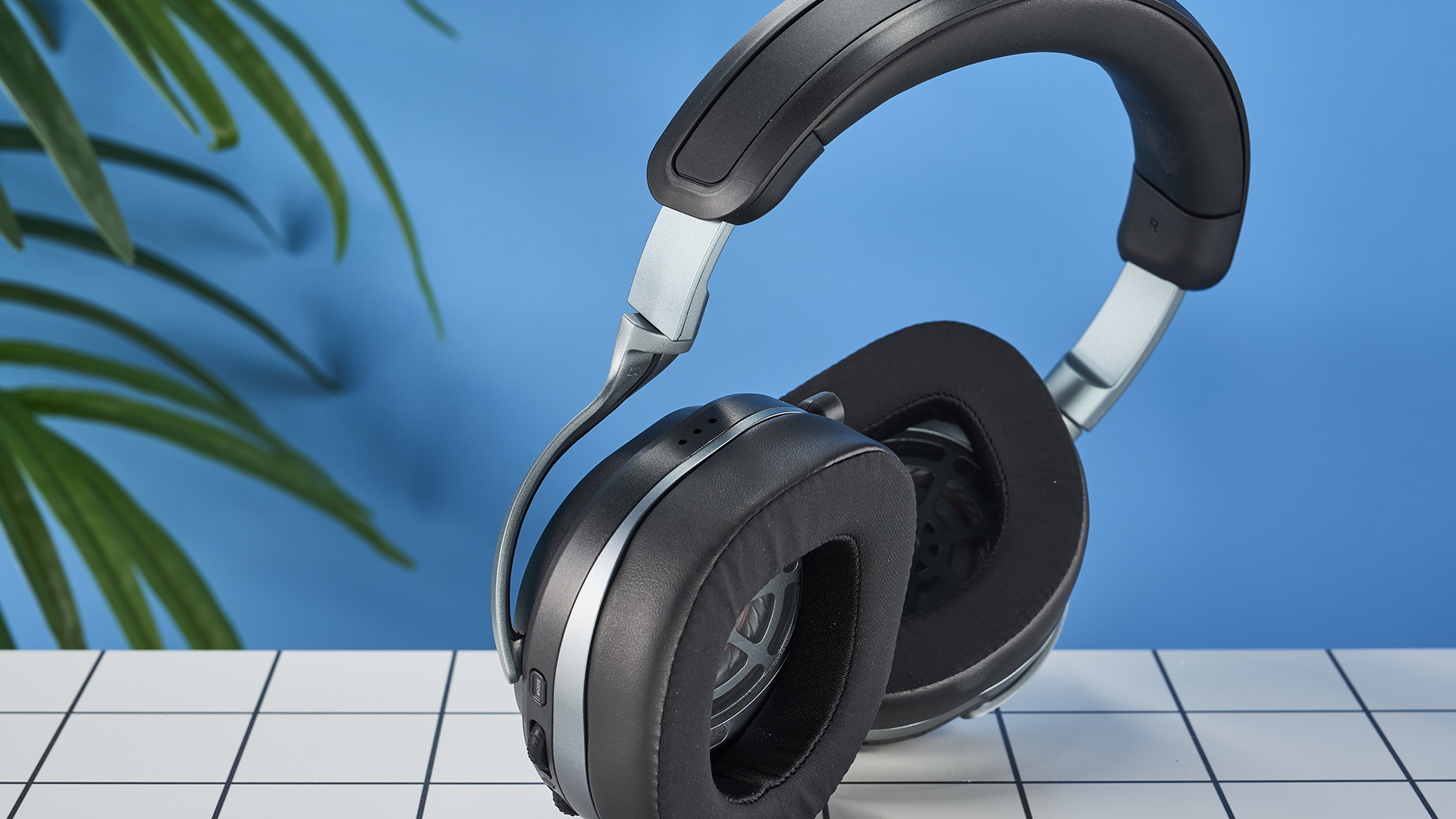 Photograph of the Turtle Beach Stealth 700 Gen 3 gaming headset