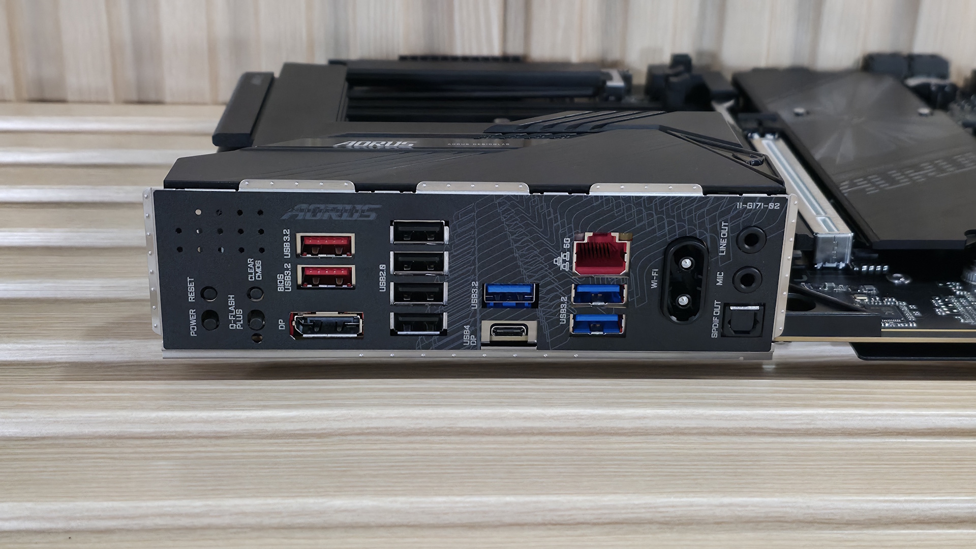 Gigabyte Z890 Aorus Elite Duo X - Rear IO