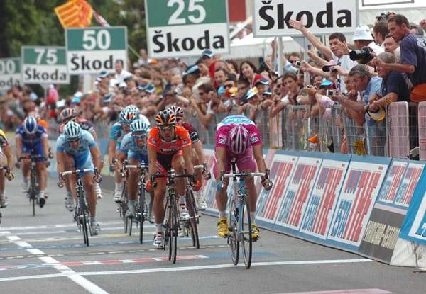 The crowds cheer as Petacchi takes the win