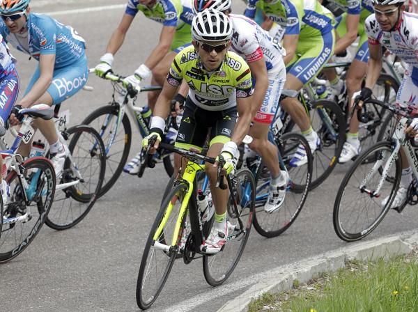 Jose Rujano (ISD-Neri) takes the inside line on an uphill corner