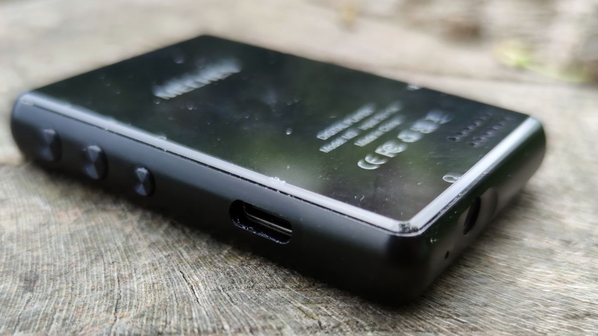 Mechen M3 review: A jack of all trades digital audio player but a ...