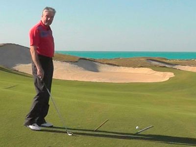 Golf-Tips-Ball-below-your-feet