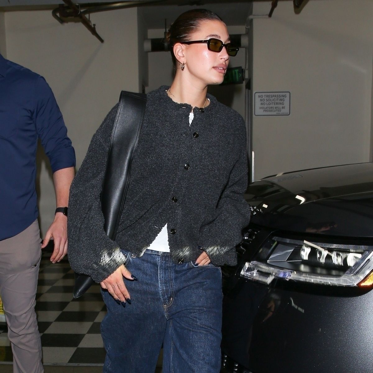 An image of Agolde jeans as pictured on Hailey Bieber. 