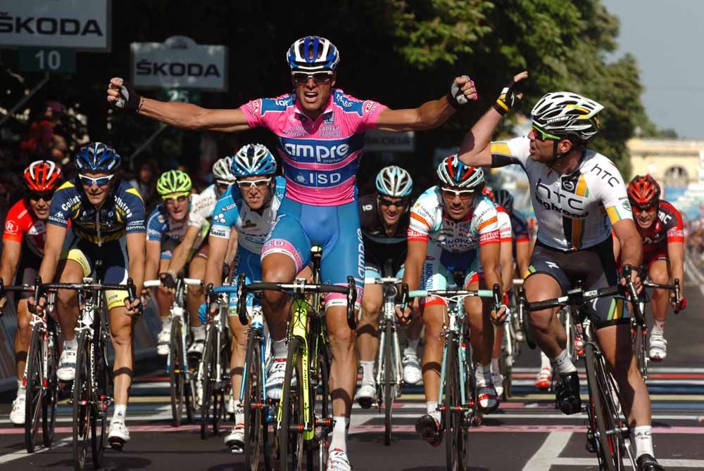 Cavendish felt Petacchi had deviated from his line on stage 2 in 2011
