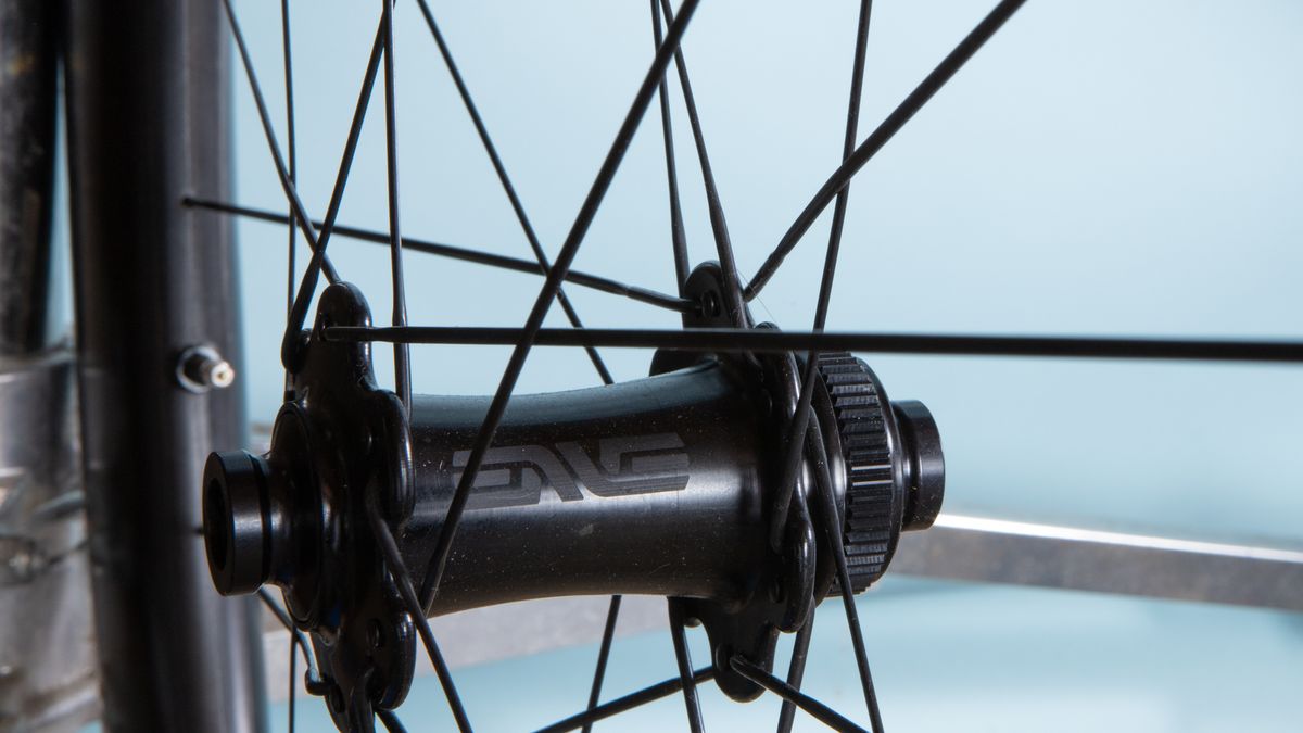 Enve SES 4.5 Wheelset detail of alloy Enve hub