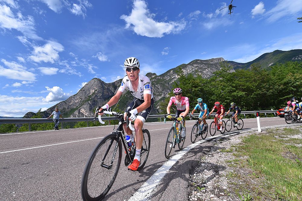 Bob Jungels (Etixx-Quickstep) leads the maglia rosa Steven Kruijswijk (LottoNl-Jumbo)