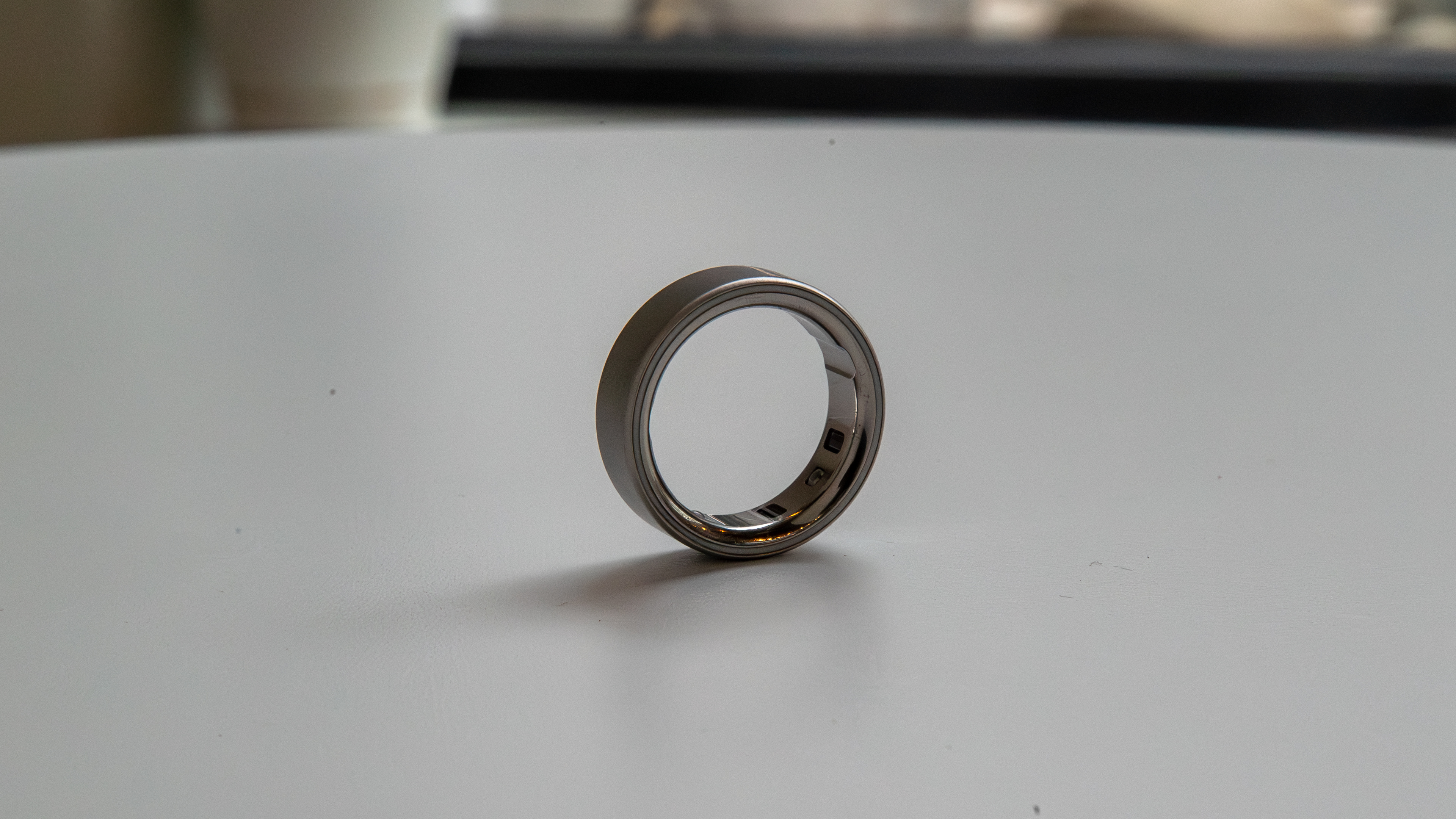 The Oura Ring 4 on a white surface