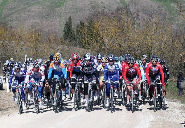 The Montepaschi peloton stretched across a Tuscan gravel road.