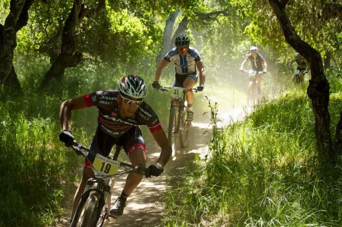 Rotem Ishay (Jamis), with enduro specialist Josh Carlson (Giant Offroad) just behind.