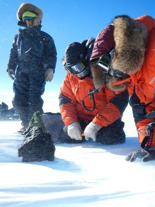 Team Examines Meteorite on Nansen Ice Field