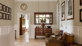What is feng shui? Image of entryway with wooden furniture