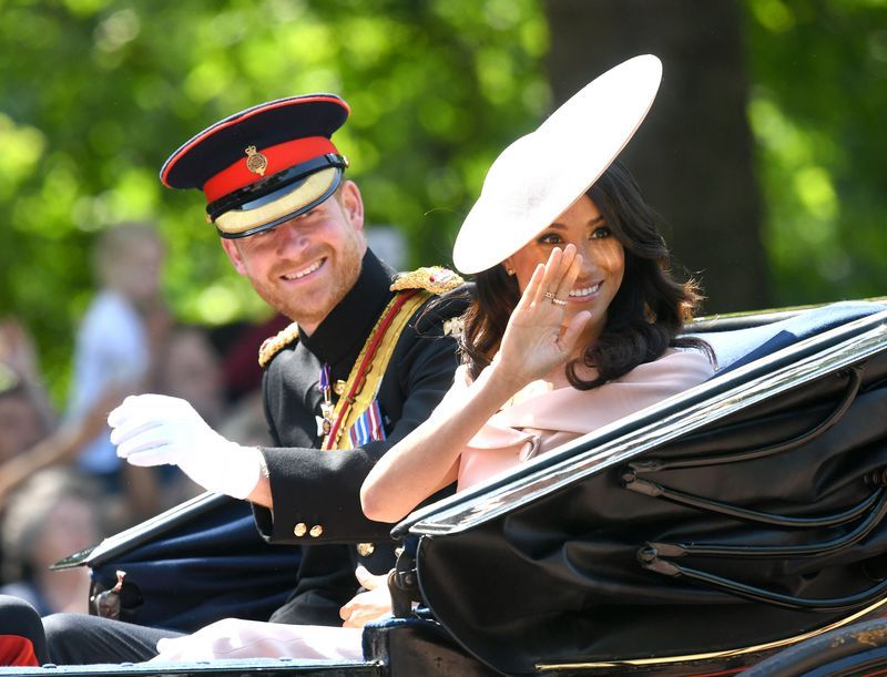 Event, Tradition, Vehicle, Headgear, Carriage, Uniform, Gesture, Parade, Ceremony, Official,