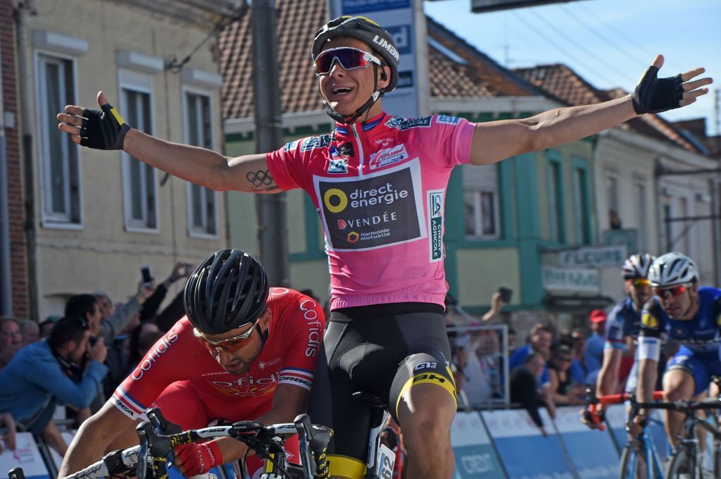 Bryan Coquard (Direct Energie) edges out Nacer Bouhanni (Cofidis) for the win