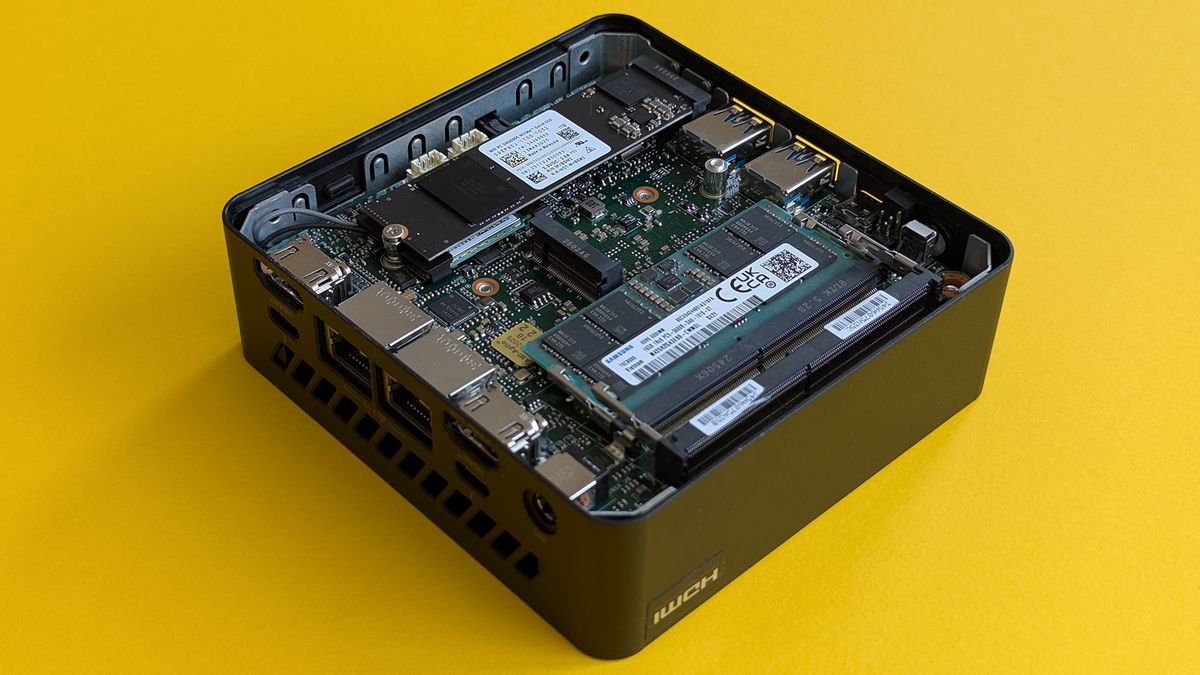MSI Cubi NUC A1 1UMG mini PC internal components