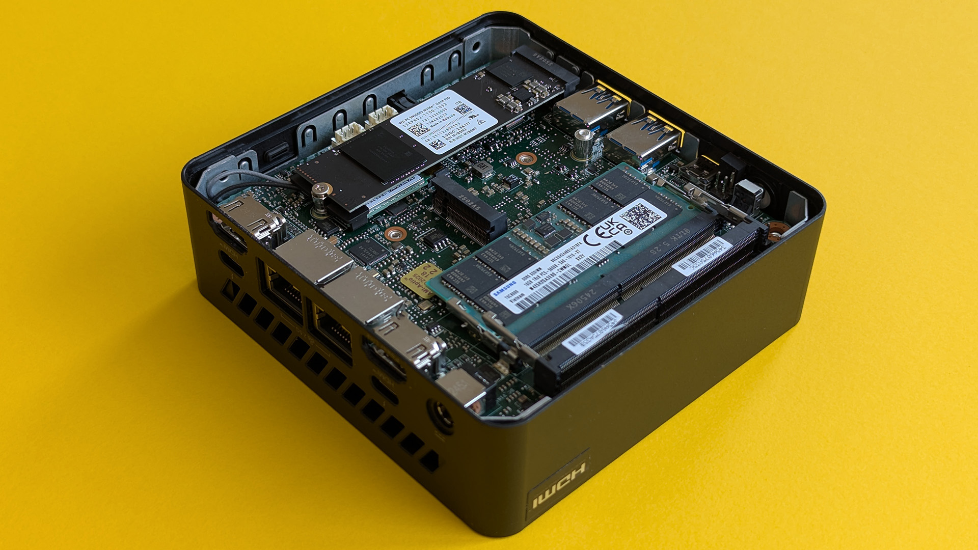 MSI Cubi NUC A1 1UMG mini PC internal components