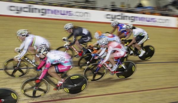 Action in the women&sup1;s bunch race