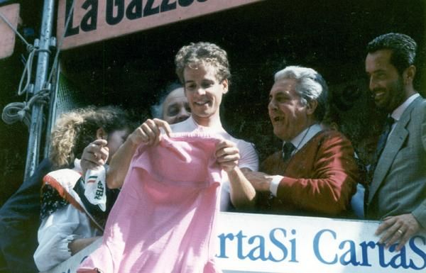 Andy Hampsten adds another maglia rosa to his collection at the 1988 Giro d'Italia.
