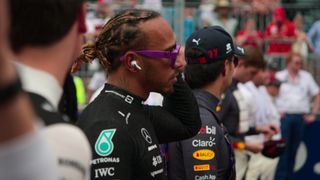 Lewis Hamilton standing alongside other F1 drivers in Formula 1: Drive to Survive season 5