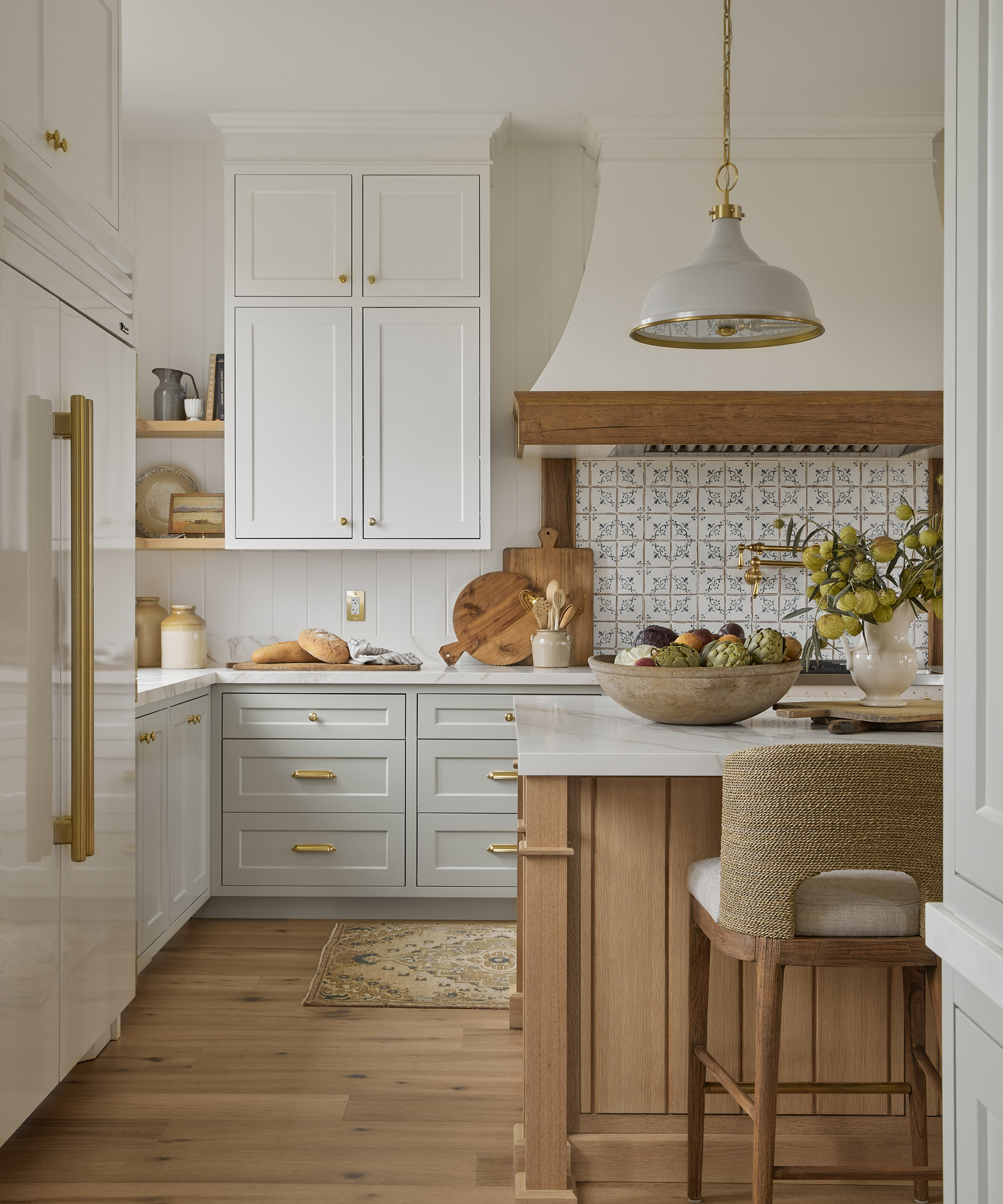 white kitchen with gold hardware