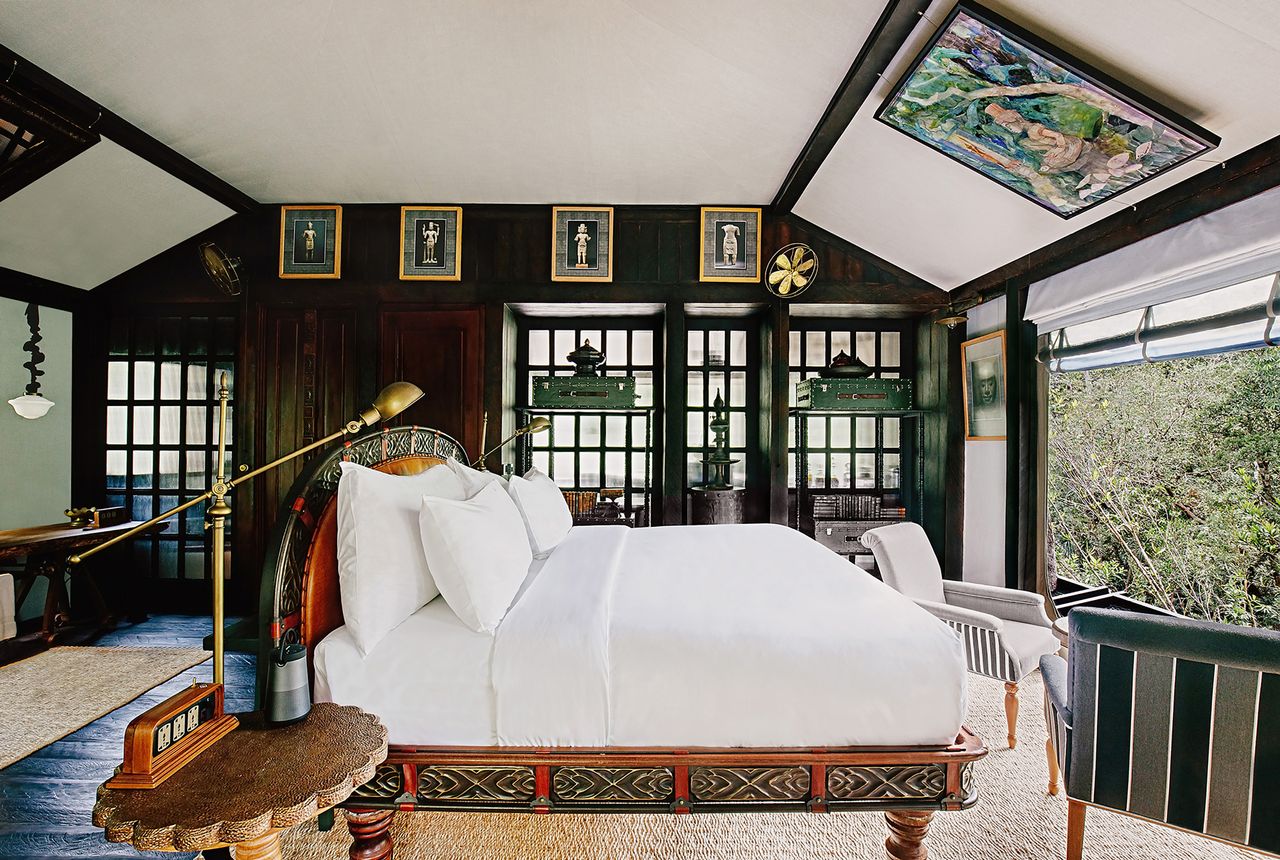 Bedroom with oriental style designed by Bill Bensley, one of the world&#039;s top interior designers