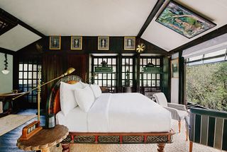 Bedroom with oriental style designed by Bill Bensley