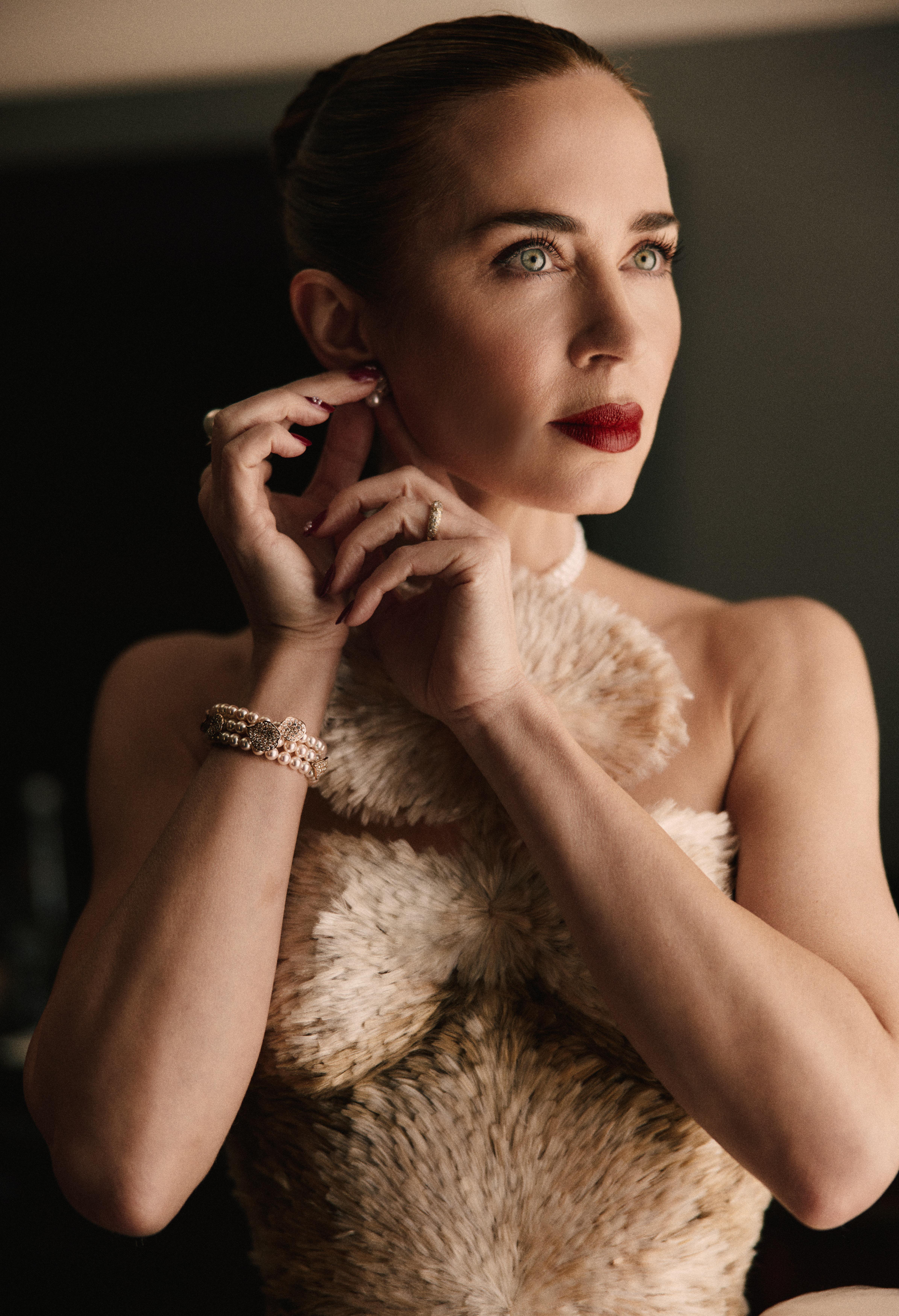 Emily Blunt wearing mikimoto pearls and schiaparelli to the devil wears prada 2 premiere