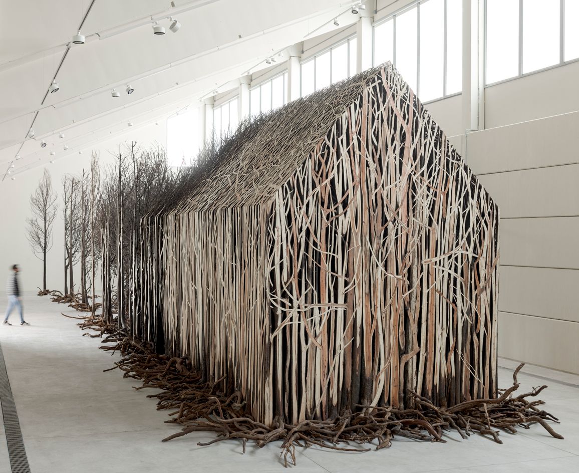 Doris Salcedo , Uprooted , 2020 - 2022 . 804 dead trees and steel Sharjah Biennial 15