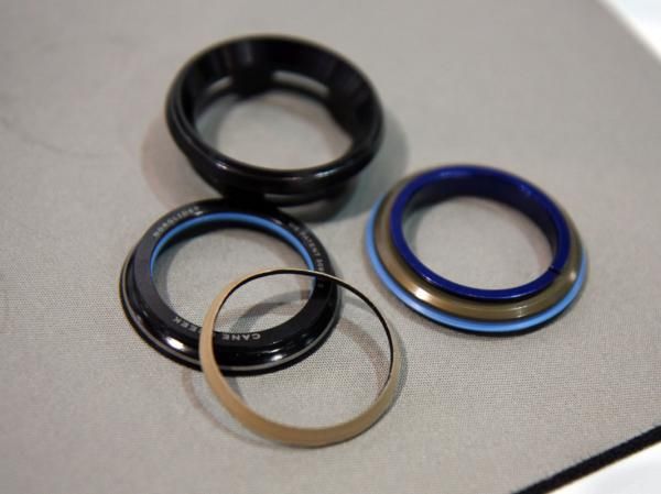 Cane Creek's innovative AER headset carries on with its ultralight Norglide upper bearing.