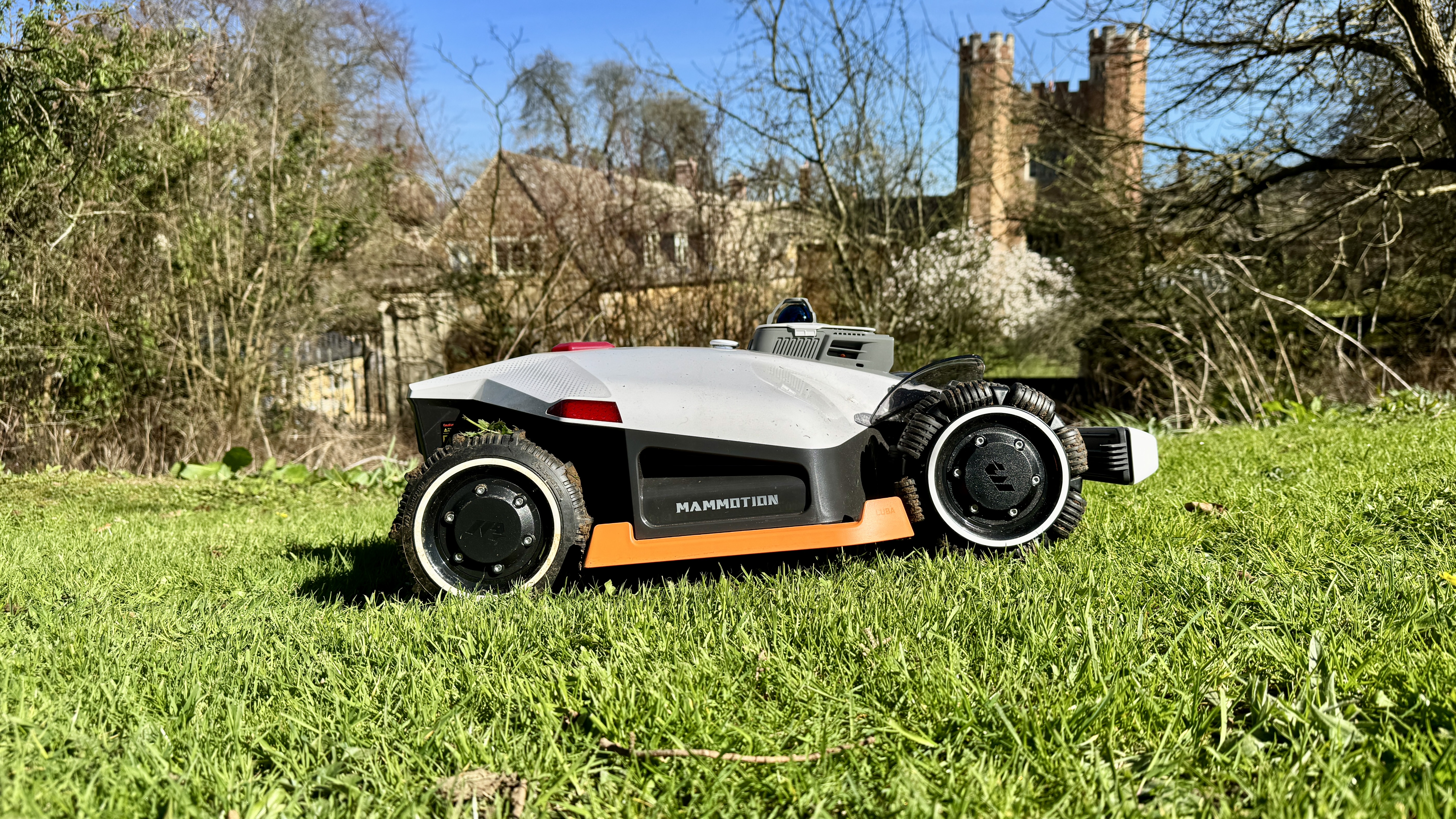 Mammotion LUBA 3 AWD 3000 robot lawn mower