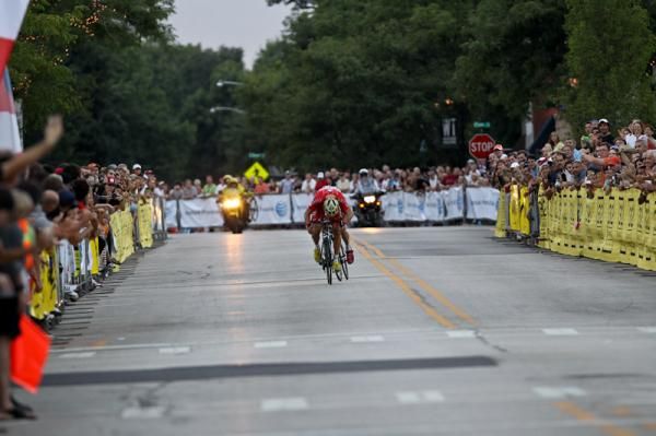 David Veilleux (Kelly Benefits) led the sprint all the way through the last turn.