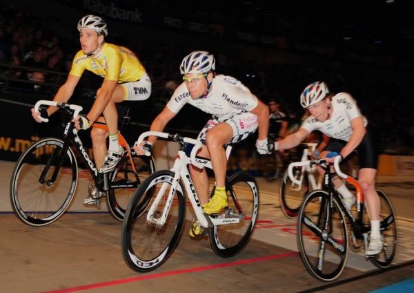 Leif Lampater gets a sling from team mate Wim Stroetinga.