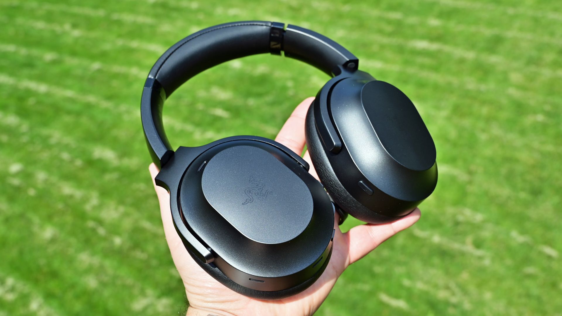 Razer announces new premium Barracuda Pro headphones with ANC, huge ...