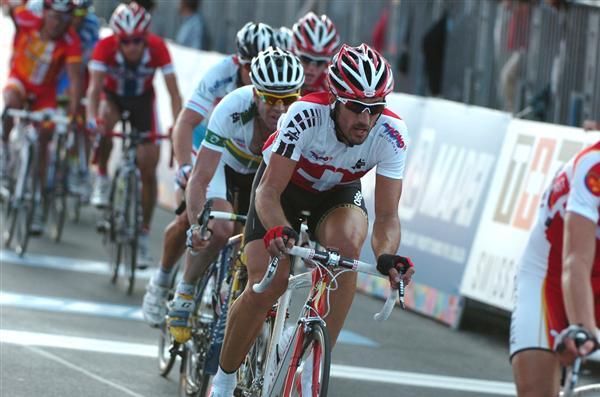 Fabian Cancellara (Switzerland) is followed by eventual winner Cadel Evans (Australia).