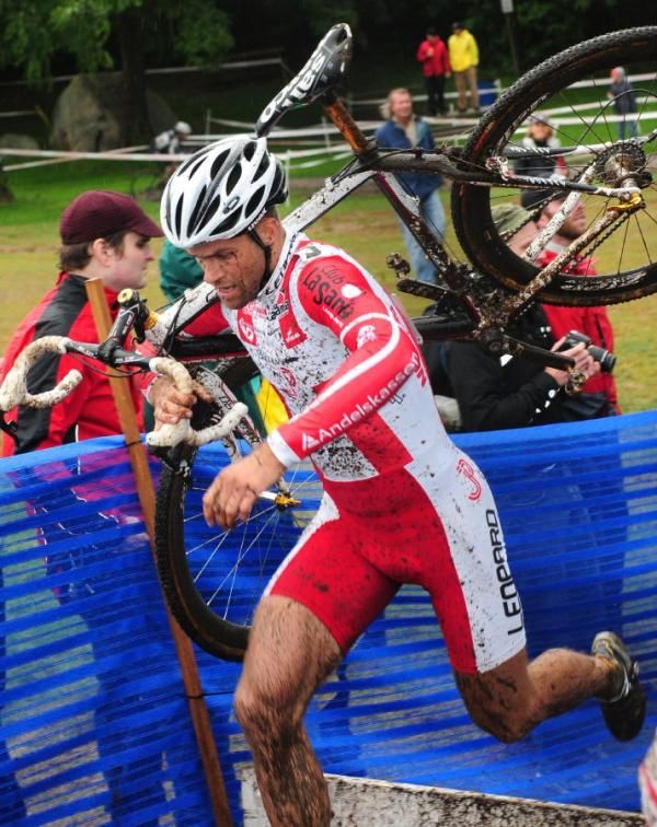 Joachim Parbo (CCV Leopard Cycles) near the leaders at the barriers