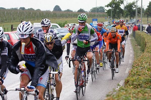Tom Boonen has a bite to eat as the field passes through the feed zone.