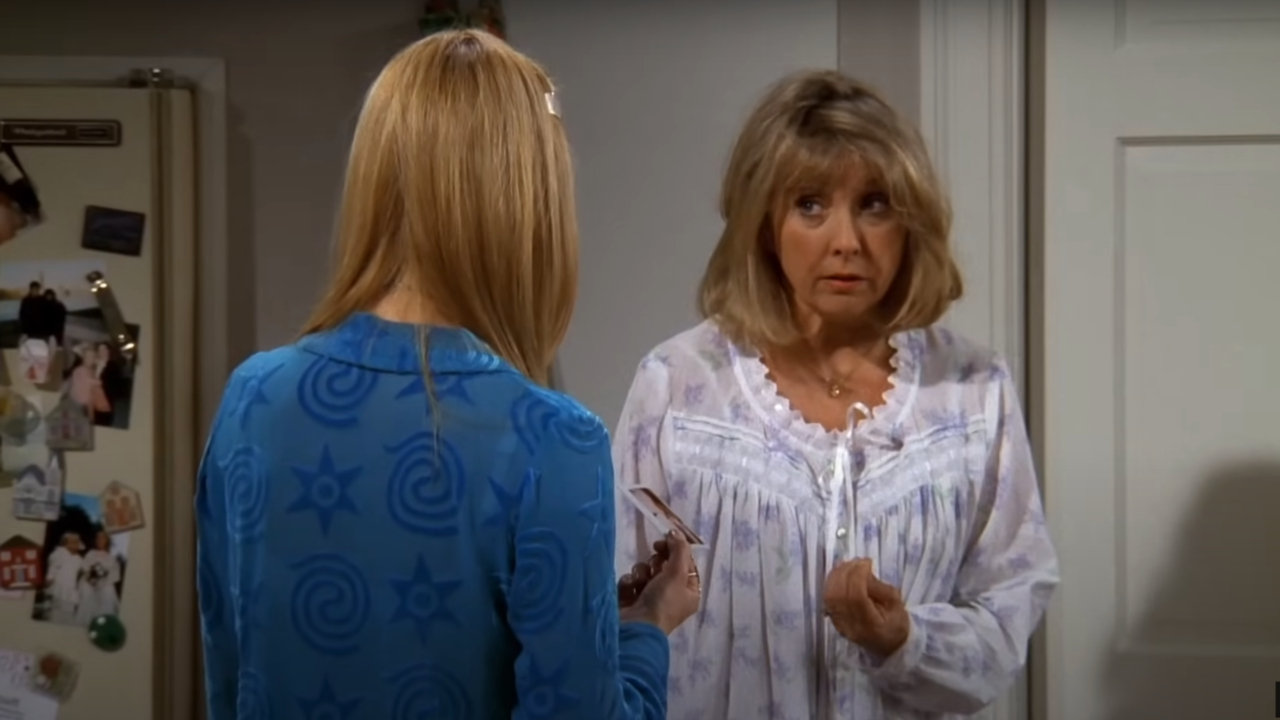 Teri Garr stands  startled in front of Lisa Kudrow holding a photograph in Friends S3 E25: 