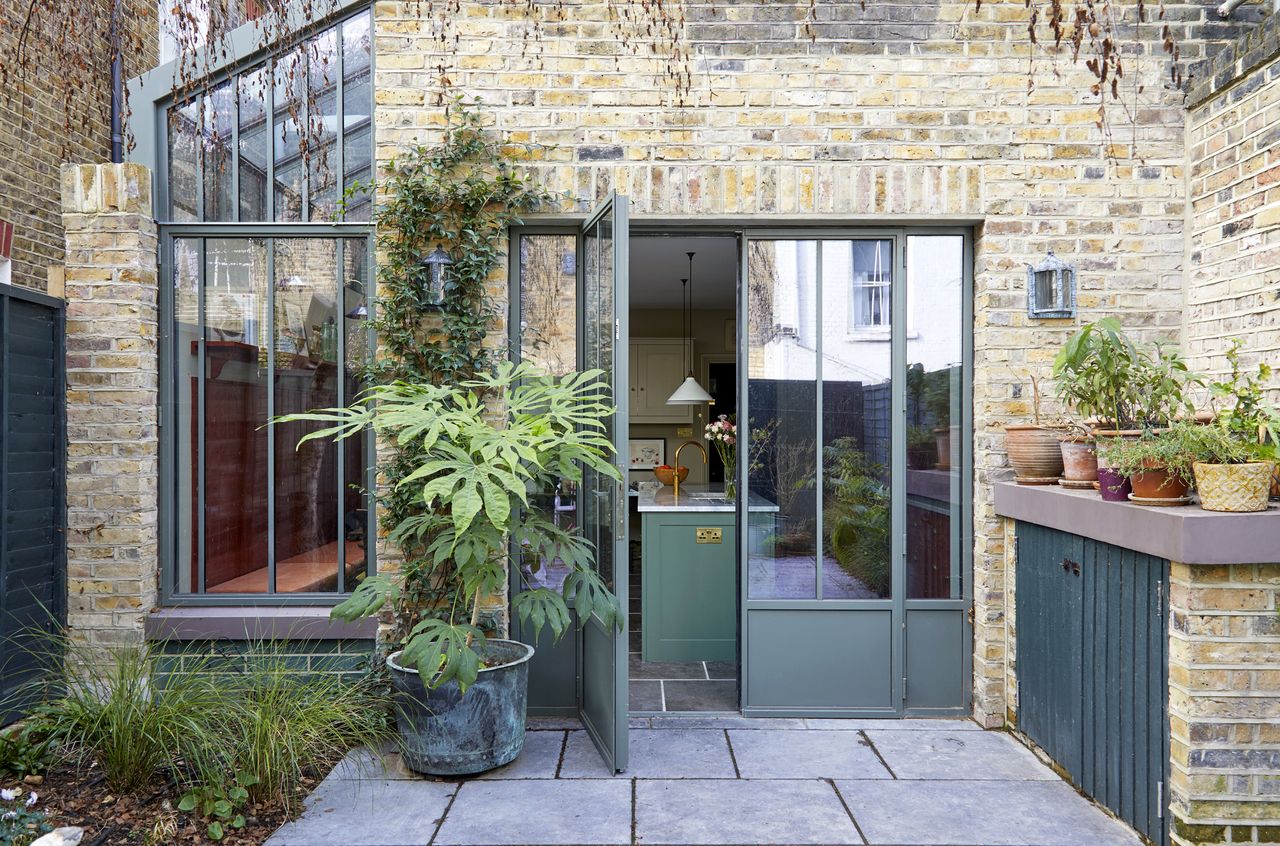 London Victorian house in gorgeous bold colors